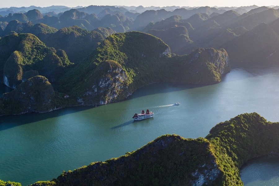 A corner of Lan Ha Bay